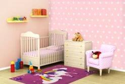 Kinderteppich Einhorn WASCHBAR Rutschhemmend 95x133cm -A.S. Creation Verkaufsgeschäft Spielteppich Einhorn Maedchen Kinder Lila WASCHB 6